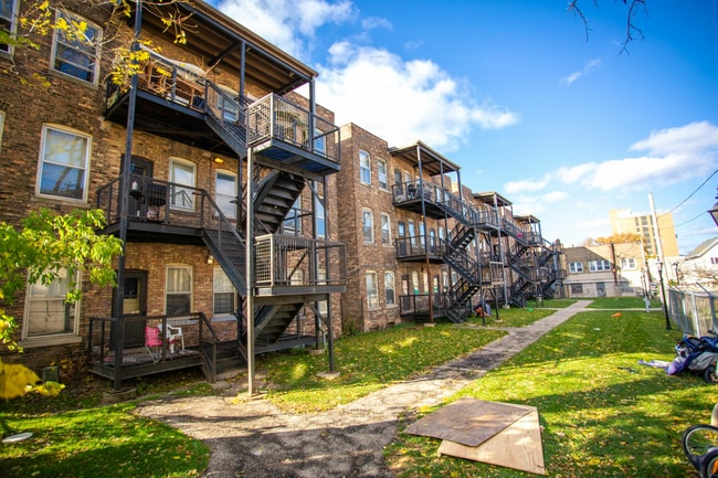 University Row, Milwaukee, WI 53233 - photo 4