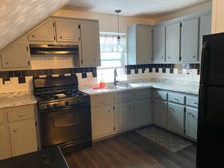 198 Tecumseh St Unit 3rd floor, Fall River, MA 02721
