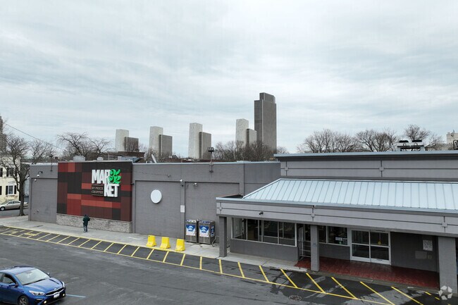 Market 32 is just outside Sheridan Hollow for resident's grocery needs.