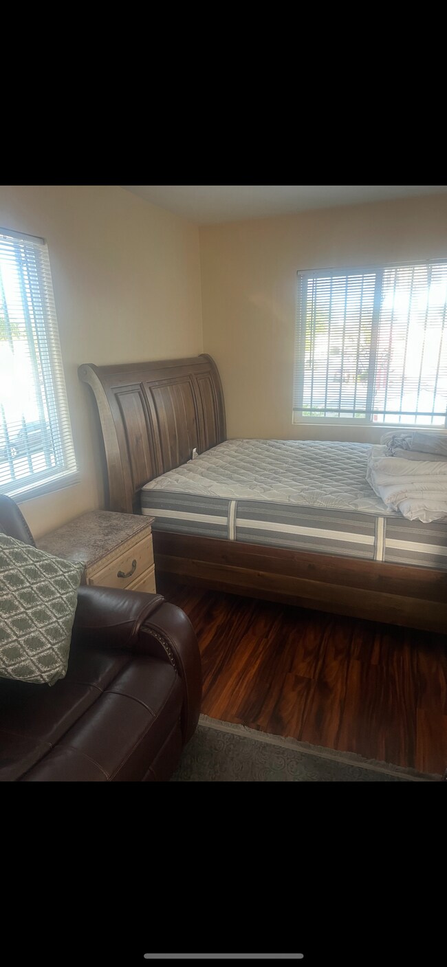 2400 Pine Ave unit A, Long Beach, CA 90806 - photo 6