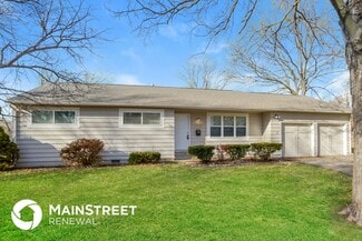 11212 Lecluyse Dr, Shawnee, KS 66203