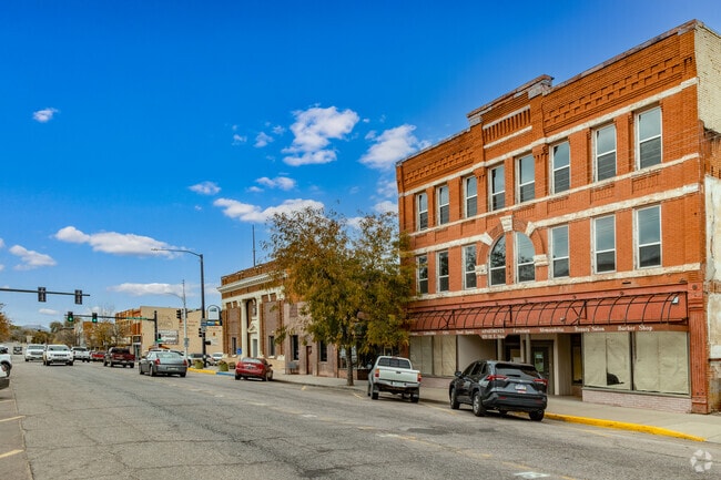 Florence’s historic Main Street features late 1800s architecture and vibrant local businesses.