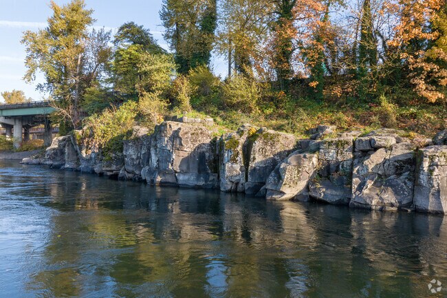 High Rocks Park in Gladstone features dramatic rock formations and river views.
