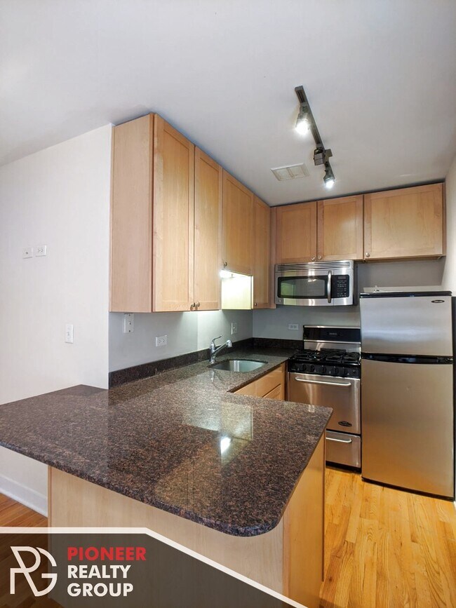 643 W Wrightwood Ave unit 315, Chicago, IL 60614 - photo 6