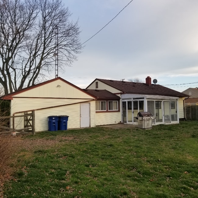 4493 290th St, Toledo, OH 43611 - photo 3