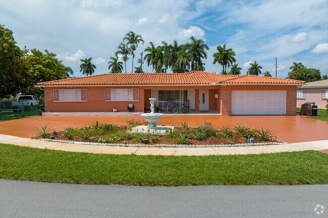 Ranch style homes in Park East have cobblestone driveways and front yards.