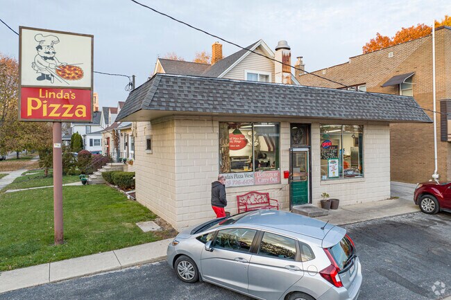 Lindas Pizza is perfect for a late night snack in Northeast Joliet.