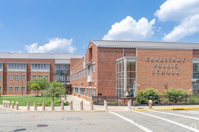 Carlstadt Public School also accommodates elementary students from Moonachie.