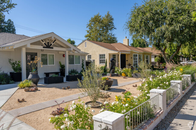 Desert Chic Homes and Gardens can be found in Rancho Adjacent.