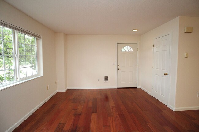 13047 NE Prescott Dr unit B, Portland, OR 97230 - photo 3