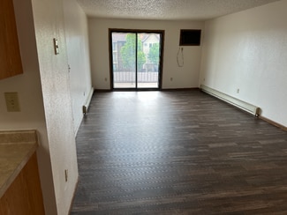 1401 12th St E Unit 17, West Fargo, ND 58078