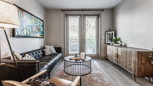 Lector 85, Ybor City, FL 33605 - photo 4