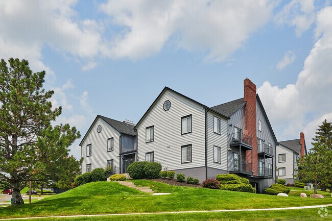 For those looking to rent in Briarwood there are amenity-rich apartments available.