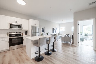27 S Main St, Attleboro, MA 02703