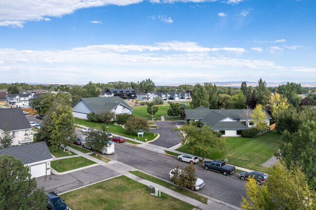Bozeman Summit School enrolls students in grades PK-5th.