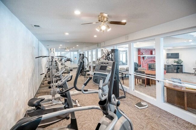 Hunter's Glen Apartments, Kansas City, MO 64151 - photo 6