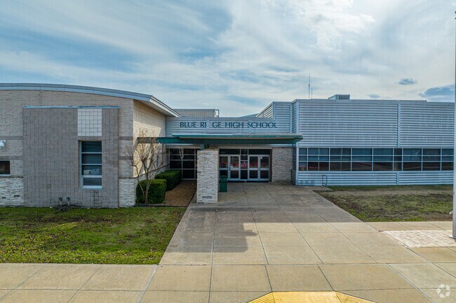 Blue Ridge High School has a total enrollment of 303 students that attend.