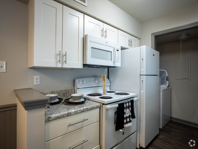 2BD 2BA 950SQFT - Kitchen