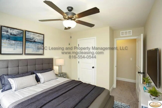 502 N Foxridge Dr, Raymore, MO 64083 - photo 6