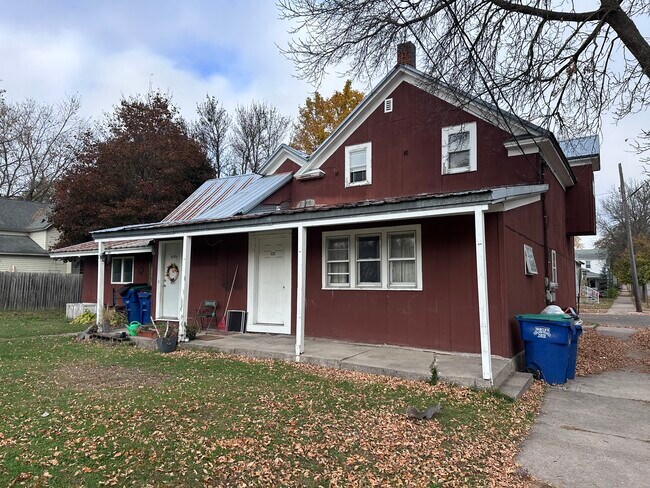 629 Park Ave unit Lower, Wausau, WI 54403 - photo 2