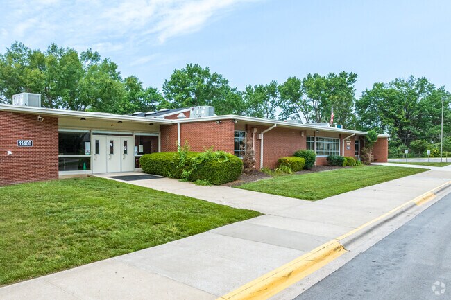 Warford Elementary School has plenty of parking for the teachers and parents.