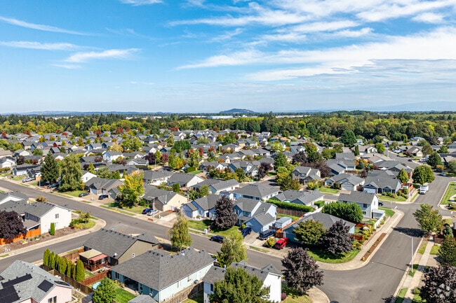 Oak is a suburban neighborhood located in Albany, Oregon.