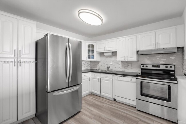 Sailboat Cay unit PENTHOUSE UPGRADED, North Miami, FL 33181 - photo 6