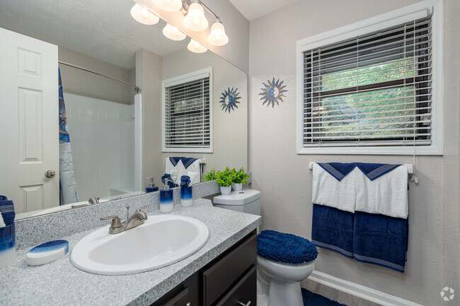 2BR, 2BA - 1,005SF - Master Bathroom