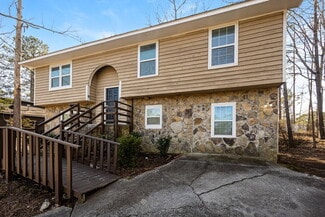 6985 Smoke Ridge Dr, Fairburn, GA 30213