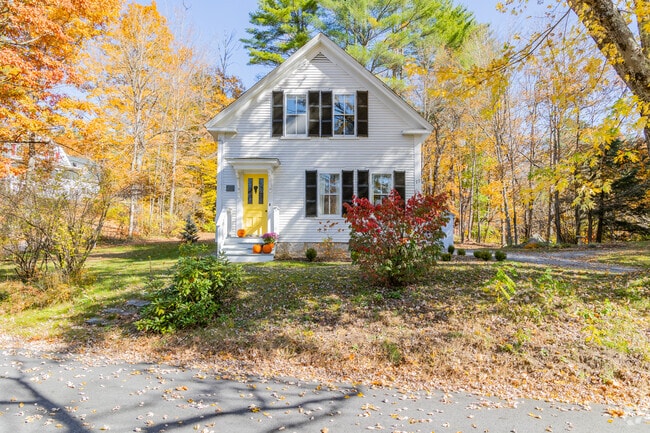 Charming farmhouses in Warner bring countryside warmth to this scenic New England town.