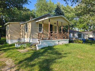 1957 Hatch Ave, Benton Harbor, MI 49022