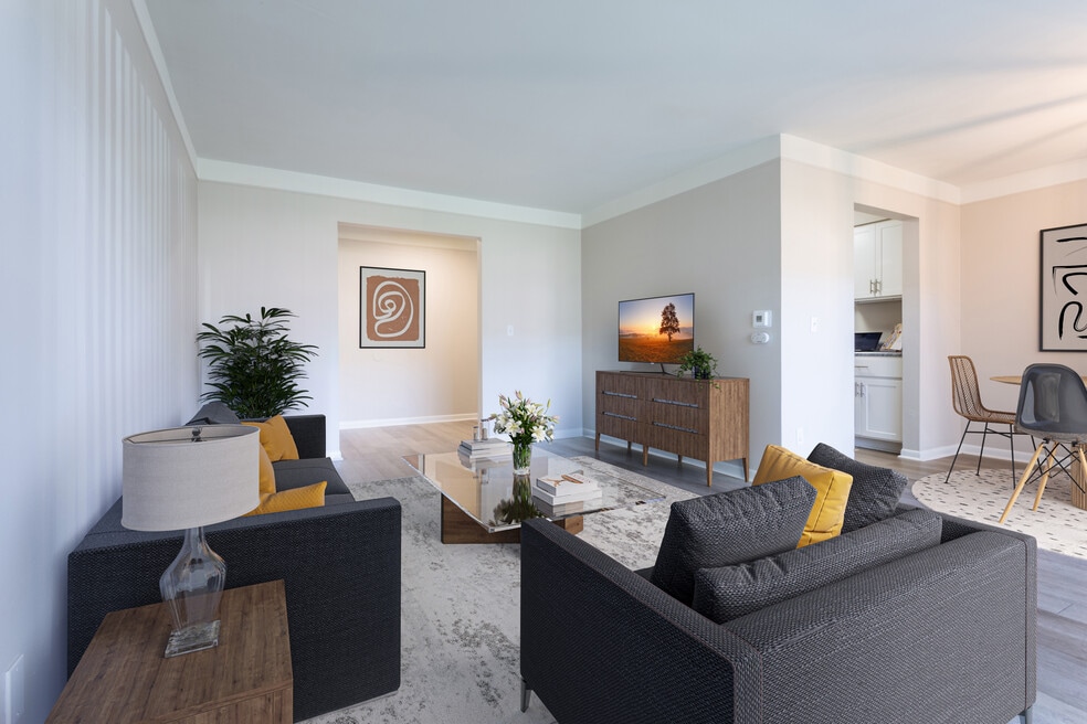 Regency Park, Warren, MI 48093 - photo 1