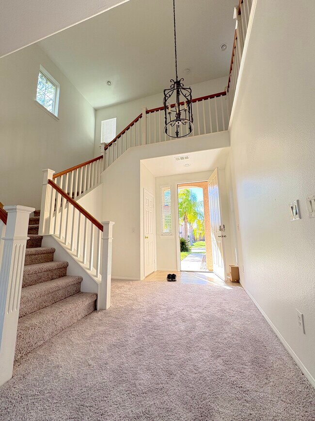 31450 Pear Blossom Cir, Murrieta, CA 92563 - photo 3