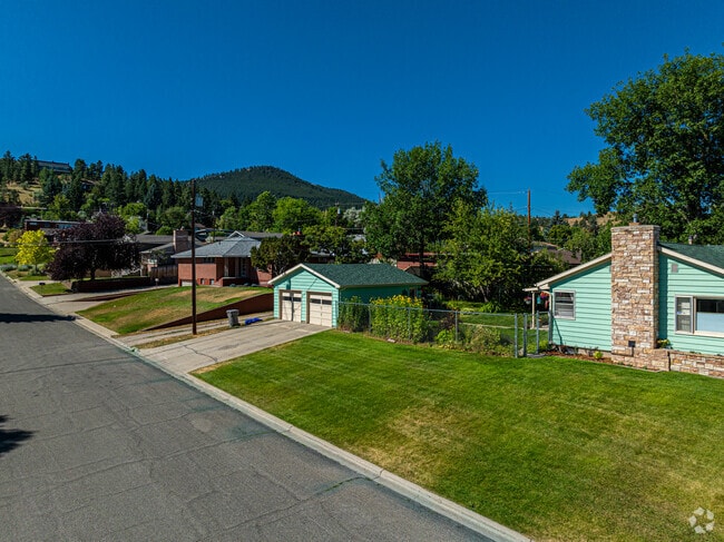 Single story homes are quite common in the South-Central neighborhood.