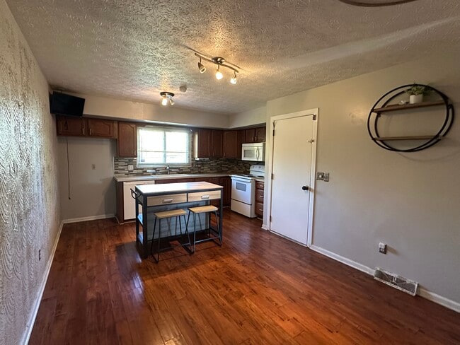 5531 Karl Rd, Columbus, OH 43229 - photo 5