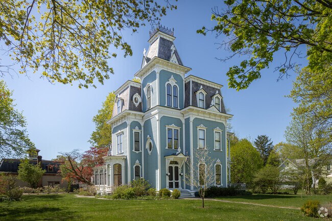 Many of Rhinebeck's grand Victorian homes add vibrant color to the neighborhood.