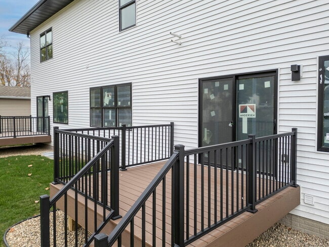 1305 W 19th St, Cedar Falls, IA 50613 - photo 5