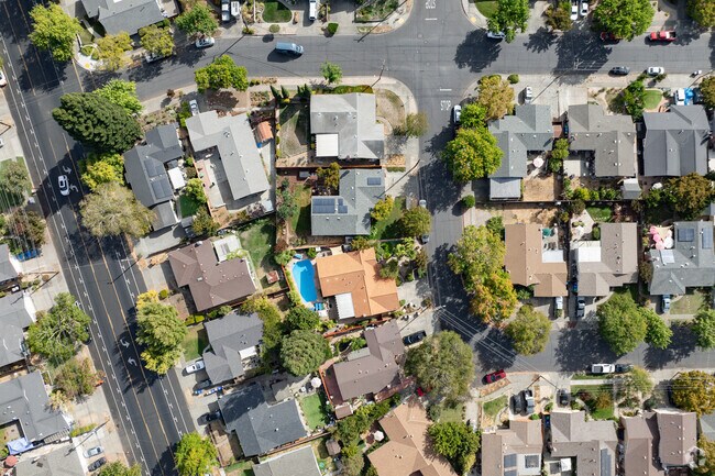 Jefferson Street offers bike lines for Bel Aire locals to ride into Napa shopping centers.