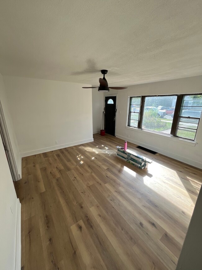 828 E 35th Place, Gary, IN 46409 - photo 7