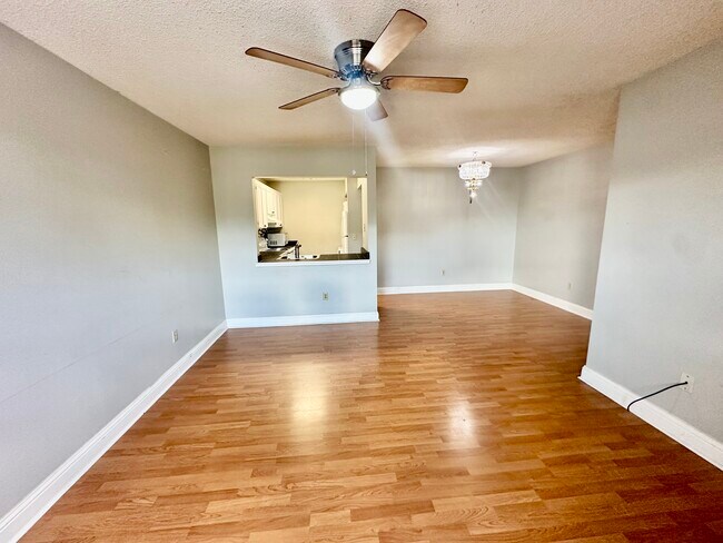 2570 W 67th Place unit 212, Hialeah, FL 33016 - photo 4