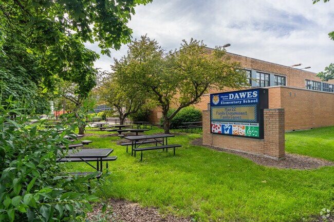 Dawes Elementary School has a student-teacher ratio of 14 to 1.