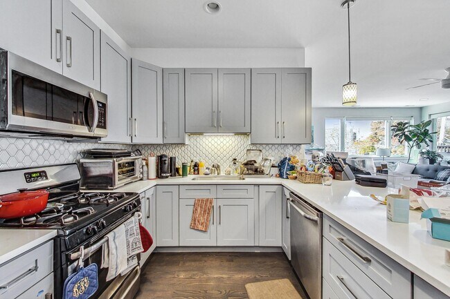 3620 W Irving Park Rd unit 2R, Chicago, IL 60618 - photo 5