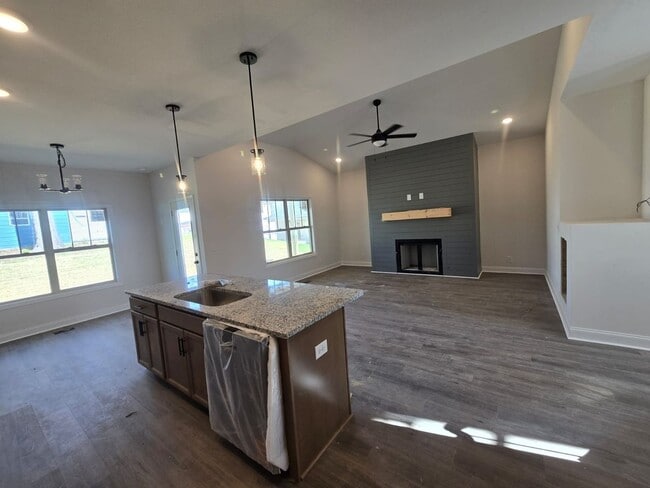 505 N Halifax Ct, Clarksville, TN 37040 - photo 7