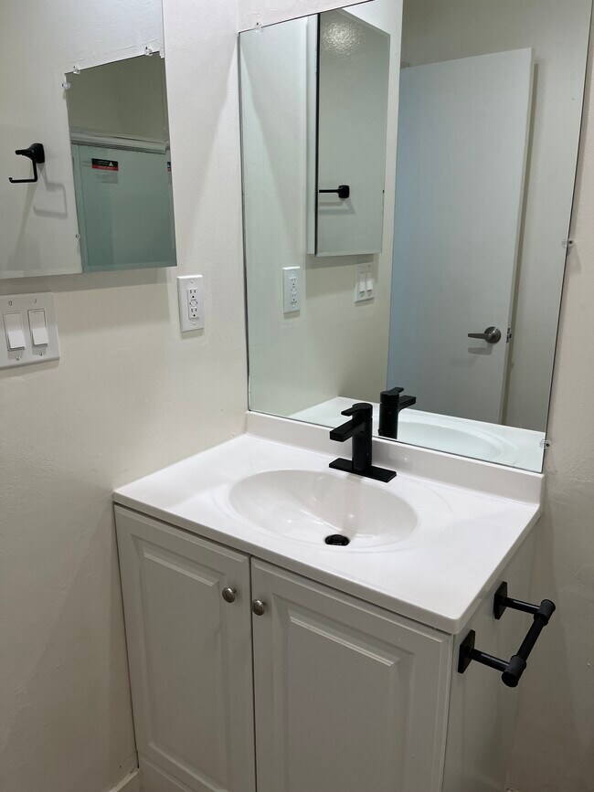 5400 Newcastle Ave unit 68, Encino, CA 91316 - photo 3