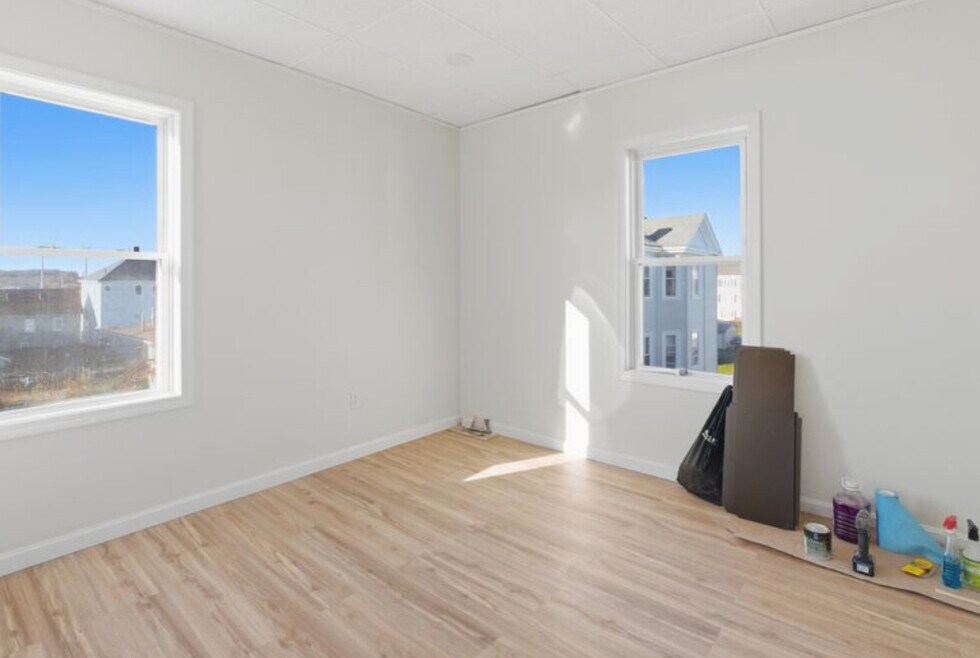 32 Oregon St unit 32 Oregon st, Fall River, MA 02720 - photo 1