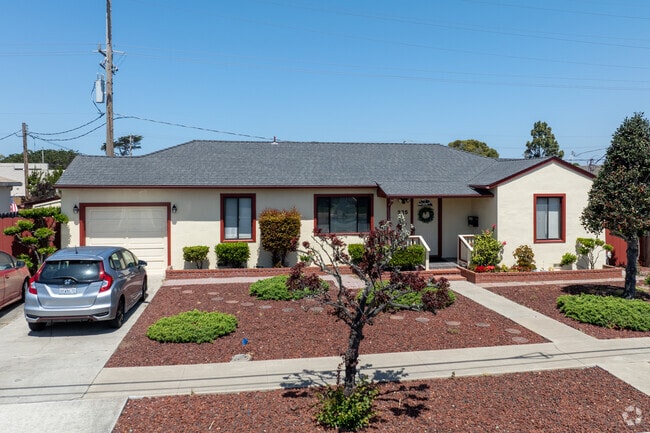 This Casanova Oak Knoll Ranch home pairs symmetry and charm with drought-tolerant curb appeal.
