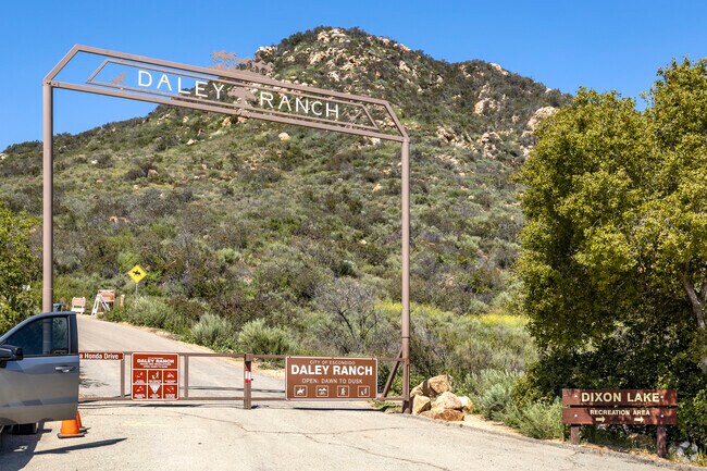 Enjoy a hiking tour in Daley Ranch near East Grove.