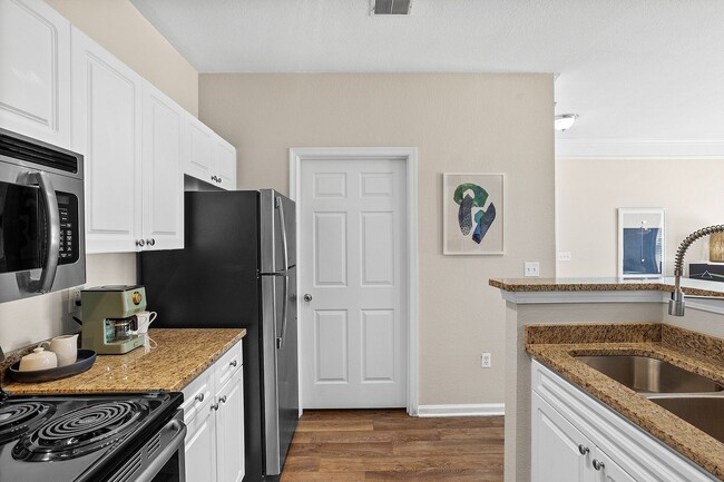 Hideaway at Greenbrier, Chesapeake, VA 23320 - photo 5