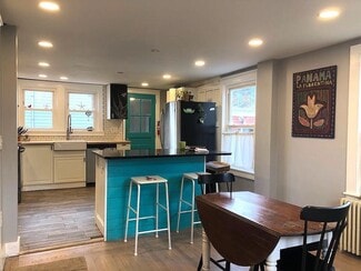 34 Bacheller St, Newport, RI 02840