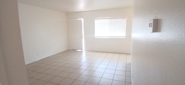 2022 Castleberry Ln, Las Vegas, NV 89156 - photo 7